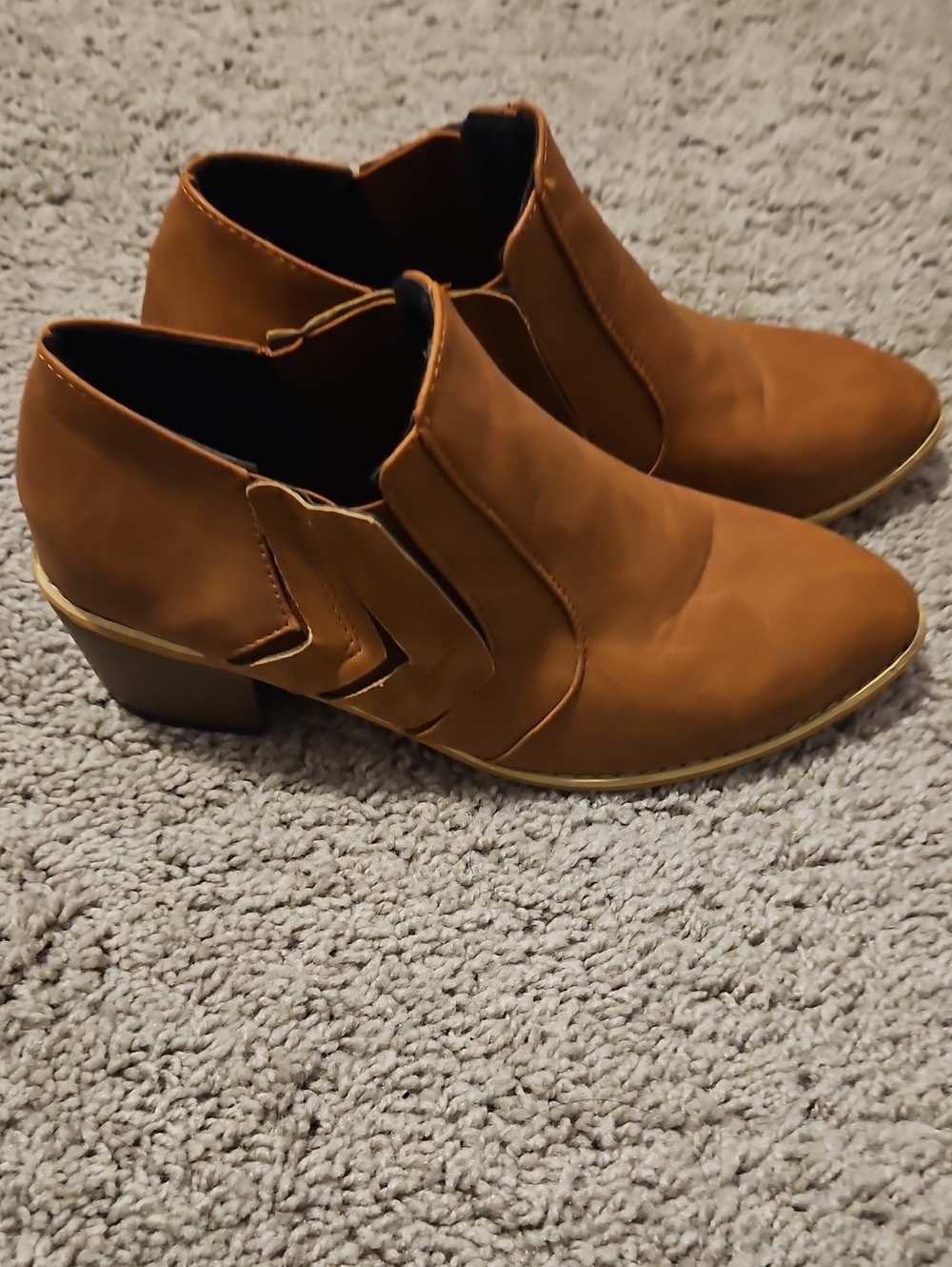 Source Unknown Women's Tan Ankle Booties with Cutout Detail